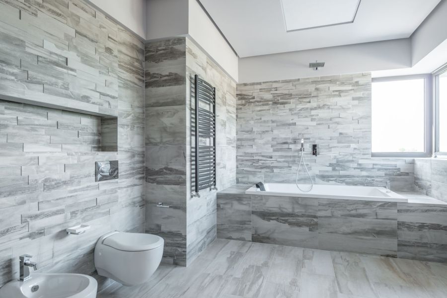 gray and white tiled bathroom